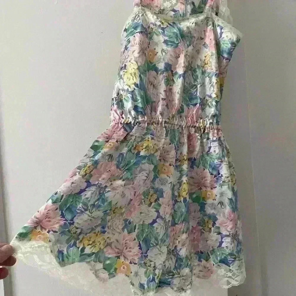 Vintage Victoria’s Secret gold label, 90s floral lace trimmed romper; size S - Picture 6 of 10